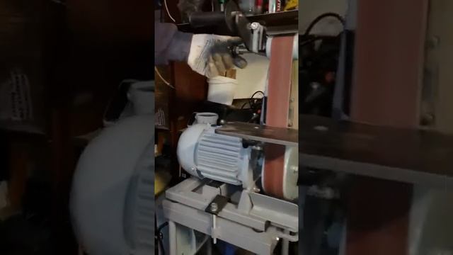 Гриндер по ленту 915-1000 миллиметров. Belt grinder 915-1000 mm. смотреть онлайн