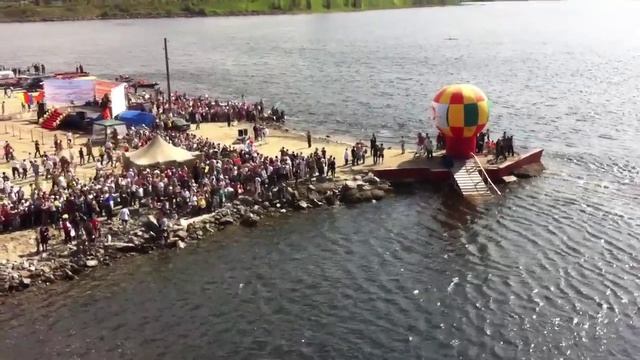 Кольский залив "переплыт" на снегоходе смотреть онлайн
