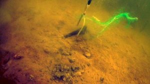 Достаем  утонувший  телефон . С помощью самодельной подводной камеры