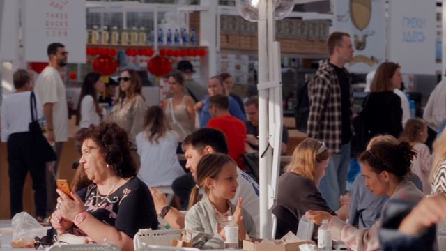 Фудкорт на Болотной площади смотреть онлайн