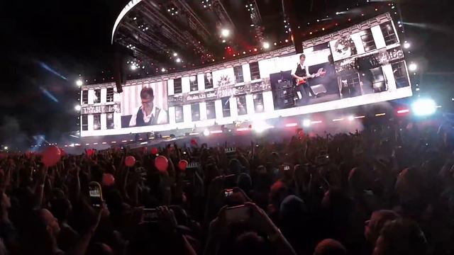 Balliamo sul mondo - Luciano Ligabue смотреть онлайн