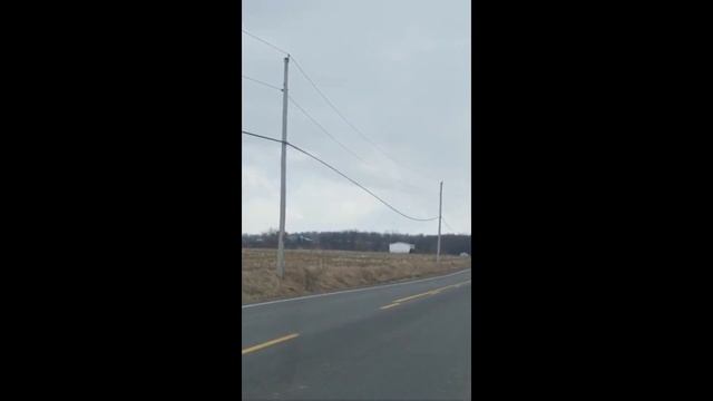 Столбы, подвесной кабель и ветер смотреть онлайн
