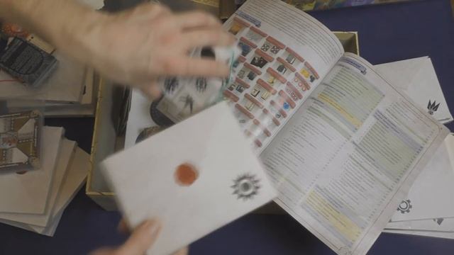 Мрачная гавань (Gloomhaven) - распаковка русской версии настольной игры смотреть онлайн