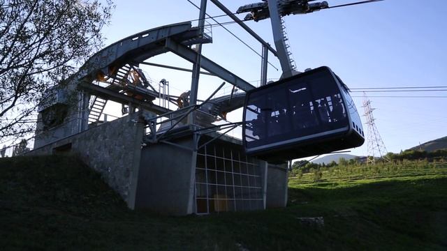 Самая длинная канатная дорога в мире . Приезд кабинки смотреть онлайн