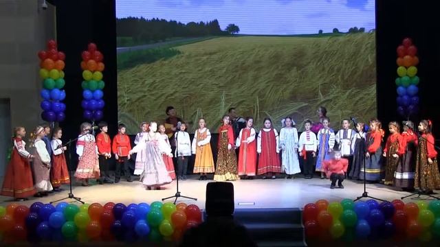 Выступление Фольклорных ансамблей "Малахит" и "Голосёна" на Фестивале "Радуга дружбы" смотреть онлайн