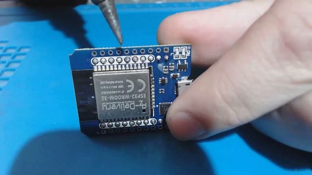 Soldando pines a ESP32 D1 смотреть онлайн