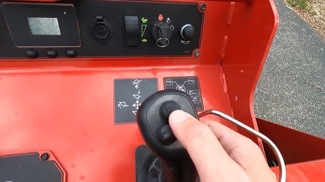 Toro Dingo TX 1300 Full Walkaround & Demonstration смотреть онлайн