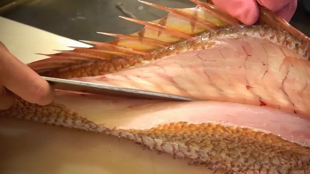 Amazing Fish Cutting Skills / Red sea bream Sashimi - Taiwanese street food смотреть онлайн