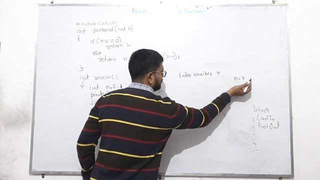 Recursion in C language in Hindi | Recursive function to get Factorial смотреть онлайн