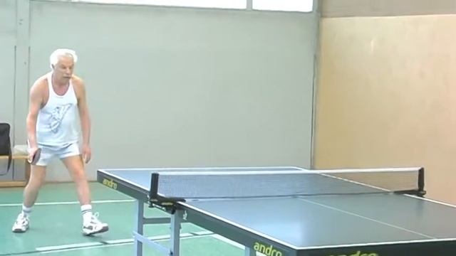Мне-77. Разминка в клубе настольного тенниса смотреть онлайн
