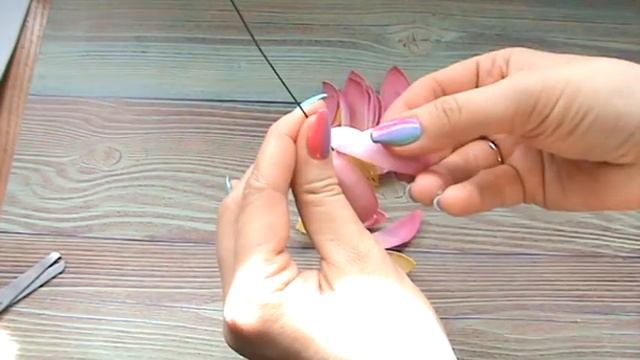 Лотос из фоамирана. Как же просто сделать. Без молда. Foamiran lotus. How easy it is to do. смотреть онлайн