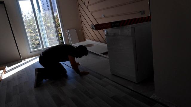 Укладка ламината без порожков смотреть онлайн