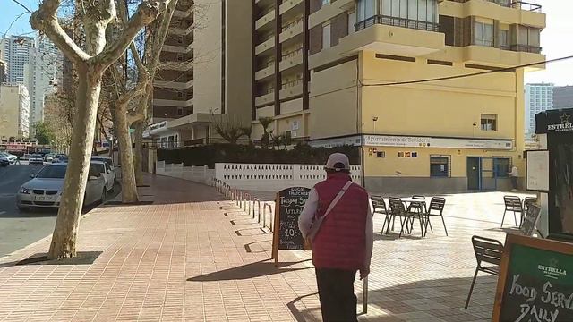 a look at the mad monk Benidorm смотреть онлайн