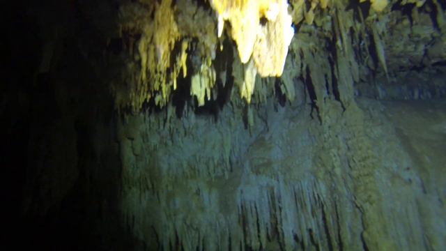 Discovering Cave Diving, Holguin Caletones Cuba Tanques Azules