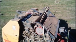 пресс-подборщик 850 на сенокосе.