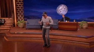 Жан Клод Ван Дам повторил свой танец из фильма "Кикбоксер".