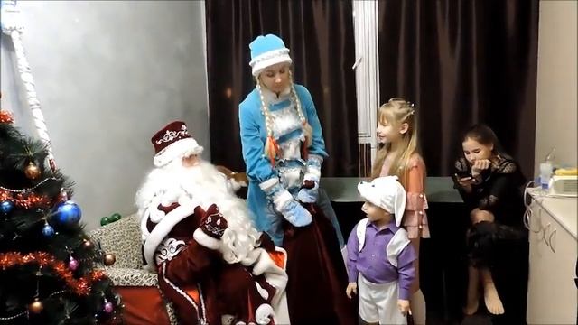 К нам пришёл дед мороз и снегурочка) смотреть онлайн