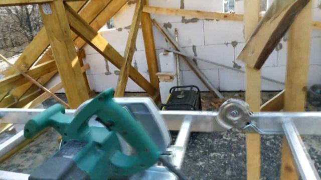 Стройка дома - 57. Двухскатная крыша. Результат монтажа стропил, свесов и фронтонов. Часть 2. смотреть онлайн