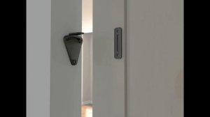 Как установить ручку и замок для амбарной двери