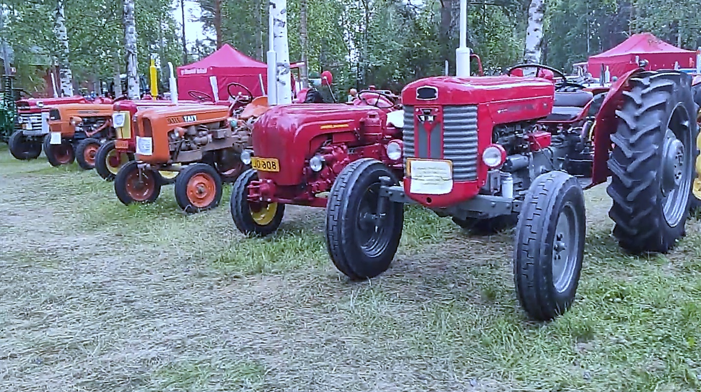 Трудяги 20-го века. Обзорный музей старых тракторов. смотреть онлайн