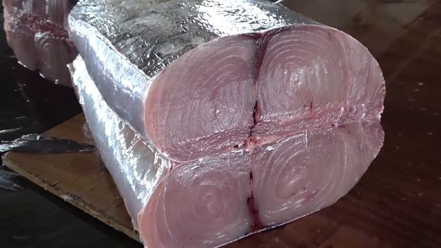250 kg Giant Marlin cutting for Sashimi смотреть онлайн