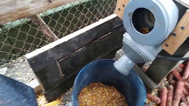Лущилка кукурузы из хлама смотреть онлайн
