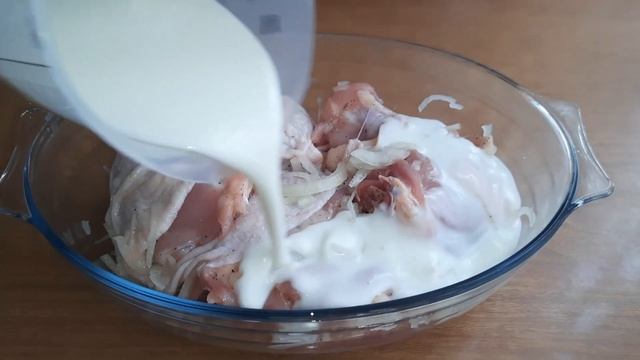 КУРИНЫЕ БЁДРЫШКИ МАРИНОВАННЫЕ В КЕФИРЕ, ЗАПЕЧЁНЫЕ в ДУХОВКЕ. МЯСО ПОЛУЧАЕТСЯ НЕЖНОЕ и ВКУСНОЕ. смотреть онлайн