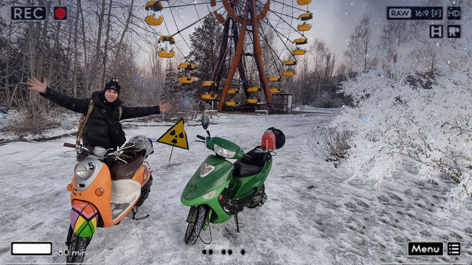 На МОПЕДАХ в ЧЕРНОБЫЛЬ? ЗАЕХАЛИ ПРЯМО в ПРИПЯТЬ.mp4