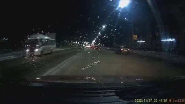 Аудиоспектакль "Поездка по тарифу "Яндекс-Дичь" смотреть онлайн