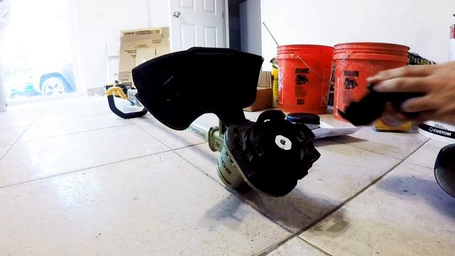 How to Replace the QUICKFEED STRING Spool on DEWALT 20V MAX String Trimmer. DEWALT - DWO1DT995 смотреть онлайн