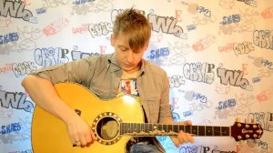 КАК ПОМЕНЯТЬ СТРУНЫ на акустической гитаре - УРОК 100500 видео