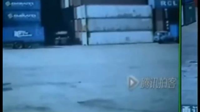Fatal horrible accident. Crushed by container★ смотреть онлайн