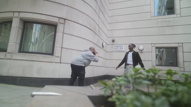 Portrait Photography Comparing Film vs Digital (Contax T2 vs Canon 15 - 35mm 2.8) смотреть онлайн