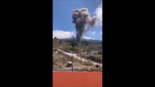 Срочно: Только что началось извержение вулкана на Канарских островах. Остров Пальма, Испания смотреть онлайн