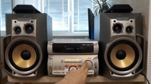 Музыкальный центр SONY MHC-W550.