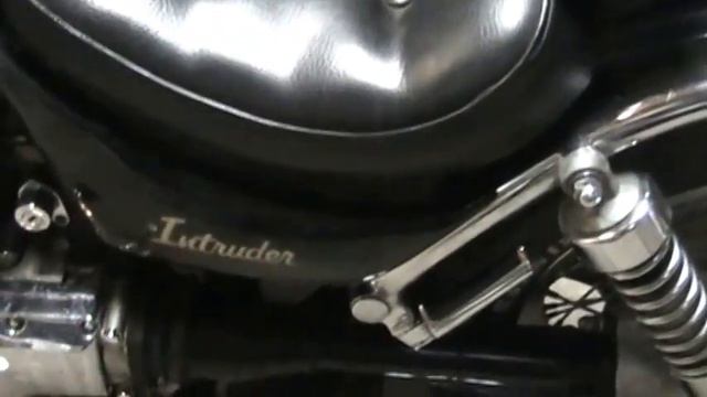 Suzuki Intruder Side cover and seat removal смотреть онлайн