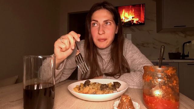 МУКБАНГ Жареная Картошка с Печенью | Болталка про Московские ЗАГСЫ и ИЗМАЙЛОВСКИЙ КРЕМЛЬ #мукбанг смотреть онлайн