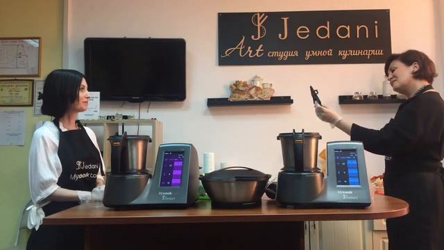 Робот на кухне, часть 2 ... 8 мая в 15.15 мск смотреть онлайн