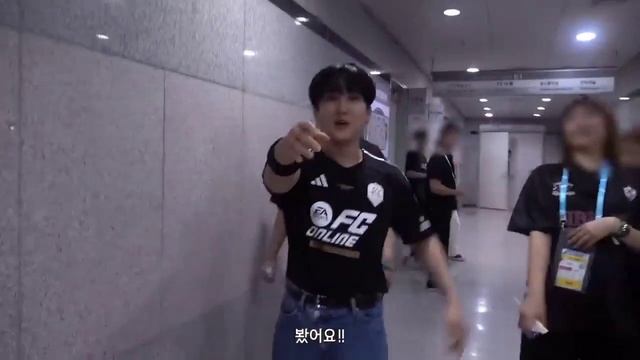 [русская озвучка НэцМи] Чанбин на футбольном поле| хрю-лог Чанбина