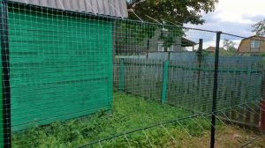 38. Наша дача. август  2022 г. 38я серия. Ограждение. Забор из сетки пластиковой.