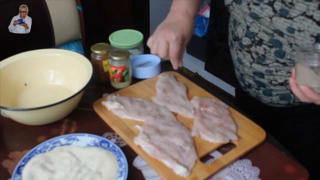 Сочные отбивные из куриной грудки и разделка кур. смотреть онлайн