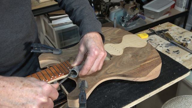 Building A Neck Through Guitar Part 11 Gluing The Body To The Neck смотреть онлайн