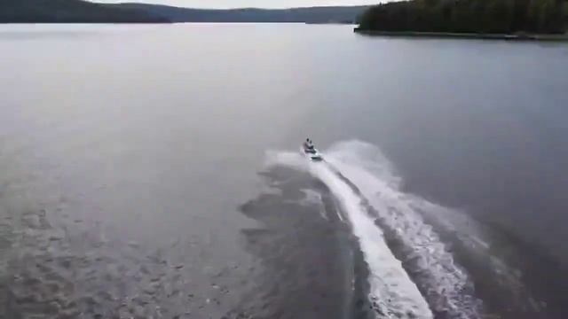 Следование за гидроциклом на DJI Mavic Air 2, 68 км/ч смотреть онлайн