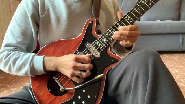 Testing the "Out Of Phase" with Bohemian Rhapsody solo смотреть онлайн