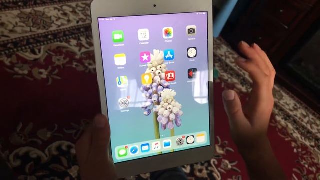 Opening up iPad mini 2 and MacBook Air смотреть онлайн