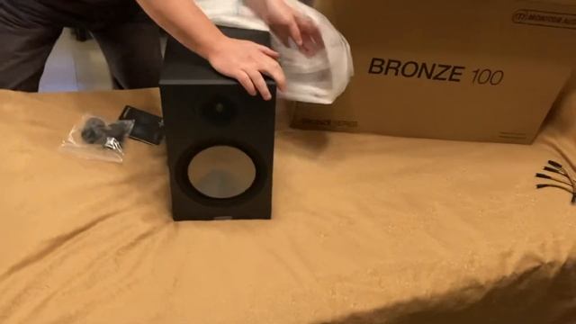 Monitor Audio Bronze 100 Unpacking смотреть онлайн