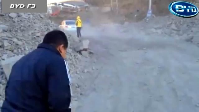 BYD F3 (БИД Ф3) езда по карьеру смотреть онлайн