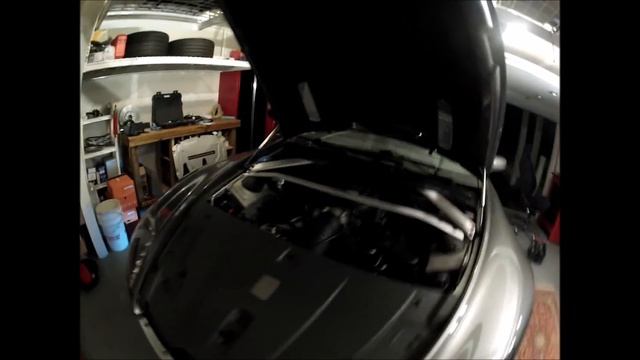 Changing the Engine Oil in an Aston Martin V8 Vantage смотреть онлайн