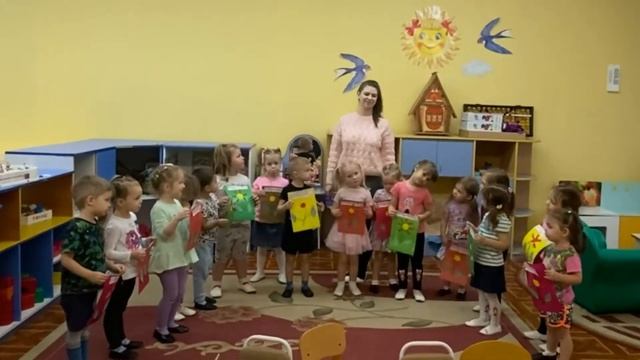 Поздравление воспитанников 2 младшей группы № 13 с Днем матери (25.11.2021) смотреть онлайн