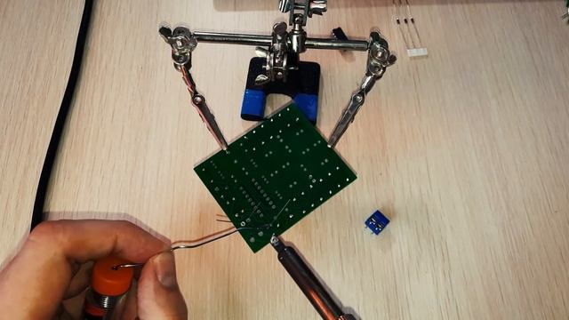 Собираем DYI набор CD4060 